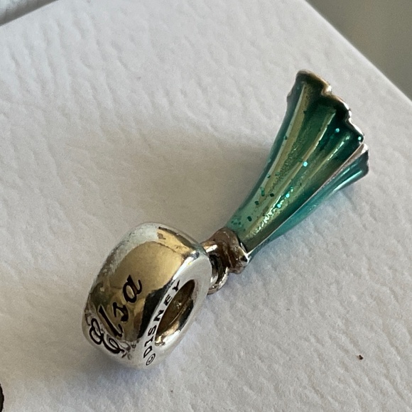 Pandora Elsa’s Dress Disney Charm 👗 - Picture 5 of 6